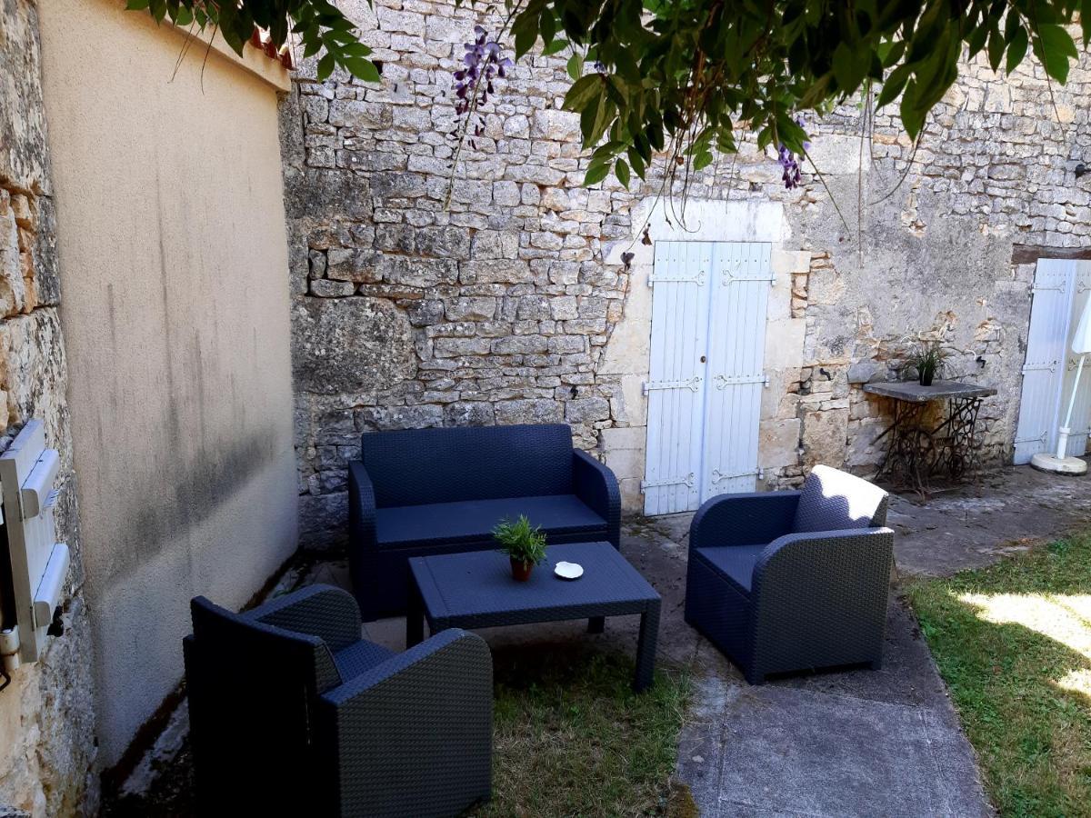 Wisteria Cottage Les Adjots Buitenkant foto